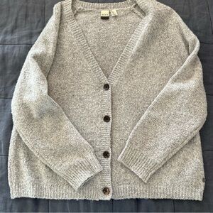 Gray ROXY knit cardigan - stylish and surfy!